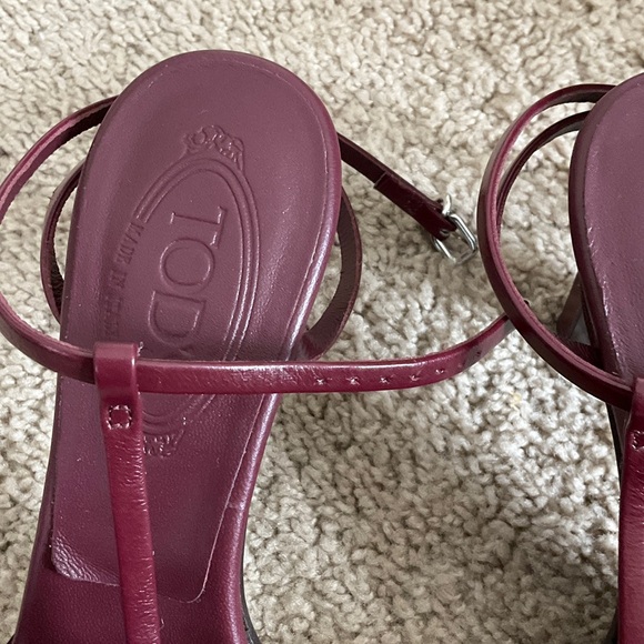Tod's Women's Strappy Sandals in Burgundy - Picture 4 of 8